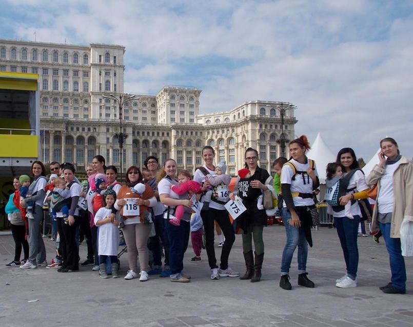 Babywearing Group Bucuresti in front of the House of the People